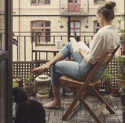 Header april 490x485.jpg